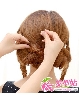 時(shí)尚韓式盤(pán)發(fā)教程圖解
