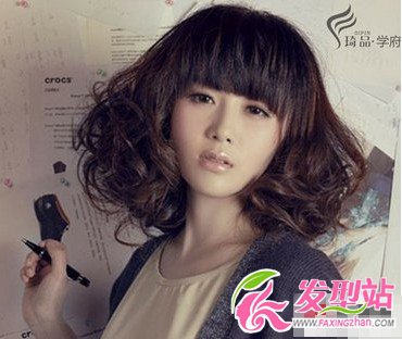 長(zhǎng)臉女生時(shí)尚中長(zhǎng)發(fā)發(fā)型