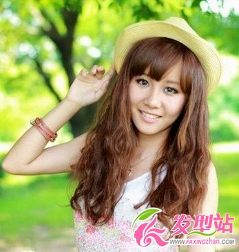 最新發(fā)型:夏季女生流行卷發(fā)發(fā)型