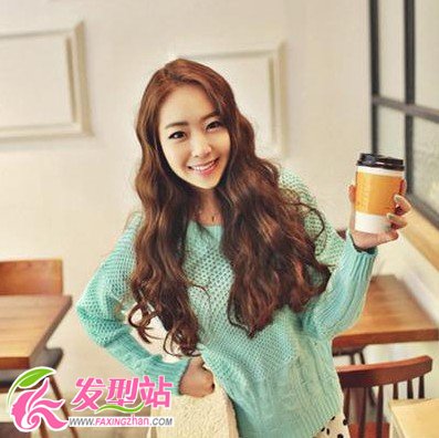 最新女生中長(zhǎng)卷發(fā)發(fā)型 俏皮可愛(ài)蘿莉范兒