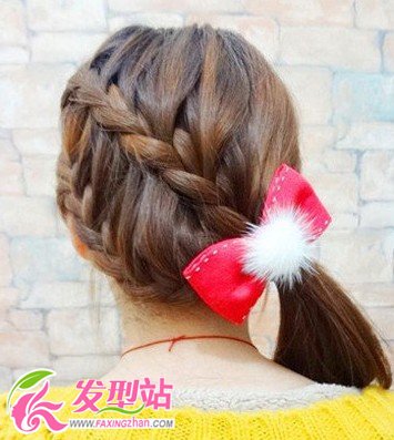 中長(zhǎng)發(fā)甜美可愛側(cè)扎蜈蚣辮教程