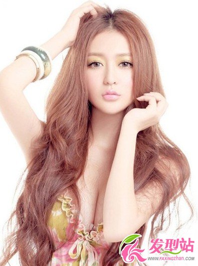 女生流行卷發(fā)發(fā)型 打造輕熟女氣質(zhì)