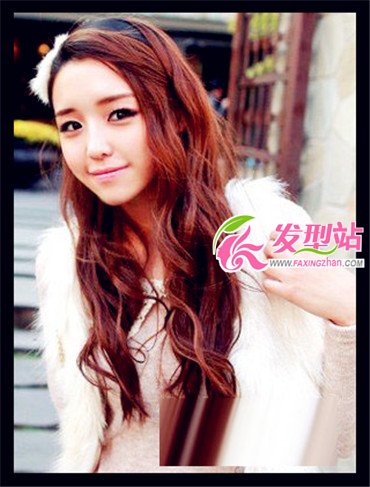 女生中長(zhǎng)發(fā)流行燙發(fā)型圖片