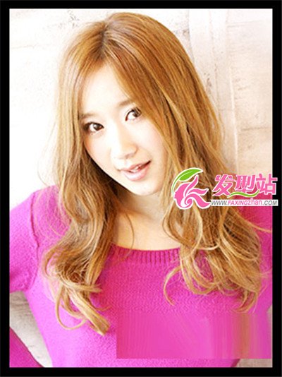 2013最新發(fā)型:女生清爽迷人卷發(fā)發(fā)型圖