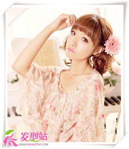 時(shí)尚美女最愛卷發(fā)發(fā)型圖 甜美卷發(fā)秒殺宅男