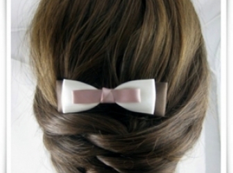 簡單氣質魚骨辮盤發(fā)教程圖解 簡單氣質魚骨辮盤發(fā)教程圖解