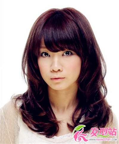 中發(fā)女性時尚卷發(fā)發(fā)型 散發(fā)高雅女人韻味