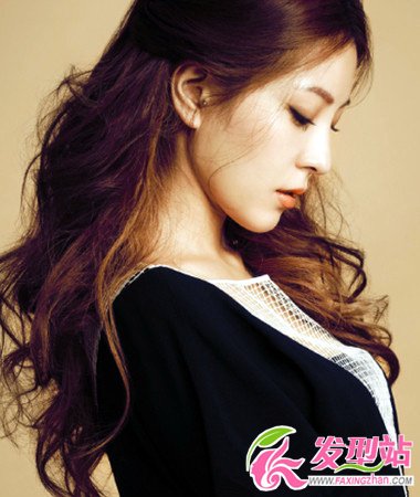 女生修顏減齡長卷發(fā) 打造優(yōu)雅浪漫情懷