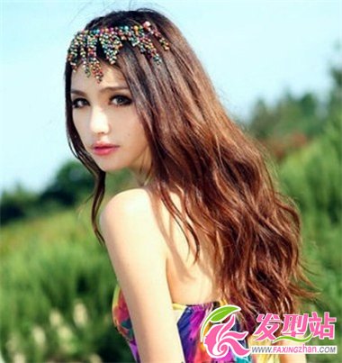 女生修顏減齡長卷發(fā) 打造優(yōu)雅浪漫情懷