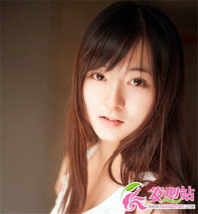 長發(fā)女生流行發(fā)型 甜美形象自己決定