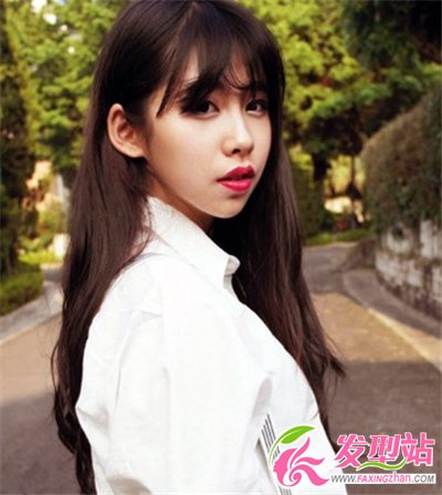 長(zhǎng)發(fā)女生流行發(fā)型 甜美形象自己決定