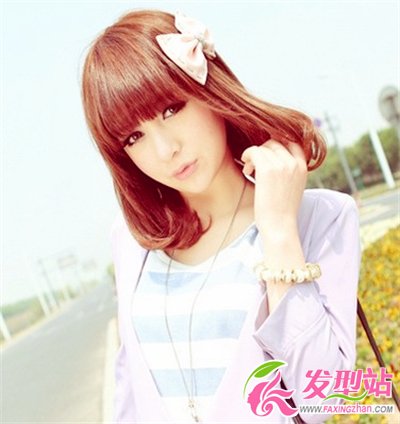 短發(fā)女生個(gè)性卷發(fā)設(shè)計(jì) 蓬松發(fā)尾更添時(shí)尚
