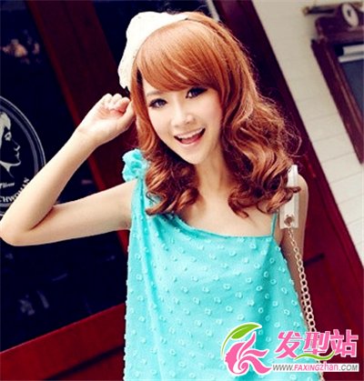 短發(fā)女生個(gè)性卷發(fā)設(shè)計(jì) 蓬松發(fā)尾更添時(shí)尚