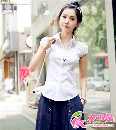 小臉女生無劉海丸子頭 時(shí)尚還顯高