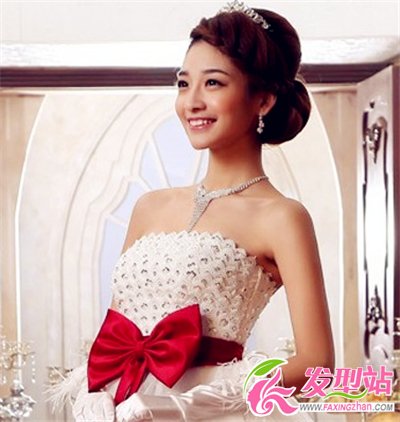 2014流行新娘發(fā)型 溫暖氣質盤發(fā)顯高貴