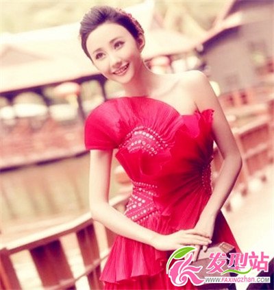 卷發(fā)發(fā)型怎么扎更顯時(shí)尚 簡單扎發(fā)打造淑女氣質(zhì)