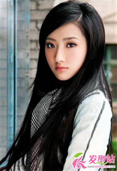 2014流行直發(fā)發(fā)型圖片 長直發(fā)美女詮釋淑女氣質(zhì)