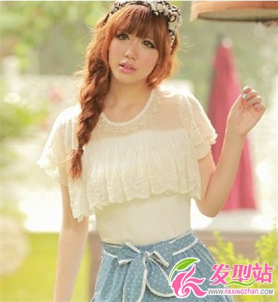 美女時尚發(fā)飾扎發(fā)發(fā)型 塑造甜美淑女形象