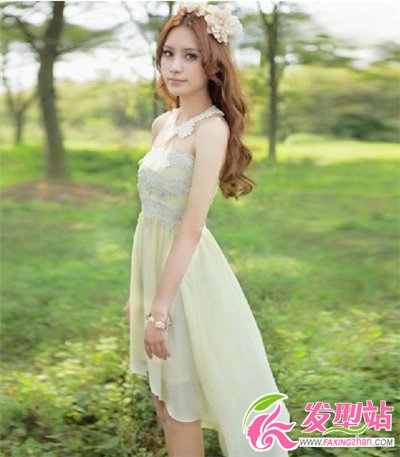 長發(fā)女生甜美卷發(fā)發(fā)型 長卷發(fā)秀出你的風(fēng)采