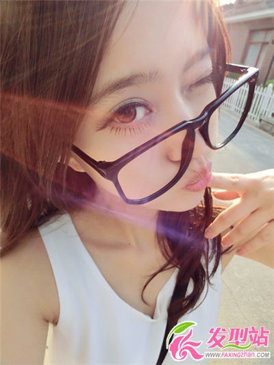 2014最新發(fā)型:簡單劉海發(fā)型展現(xiàn)淑女氣質(zhì)