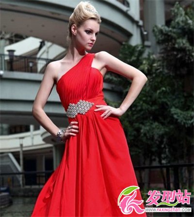 歐美女士宴會(huì)晚裝發(fā)型 時(shí)尚發(fā)型搭配最博眼球