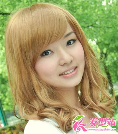 高顴骨女生適合什么發(fā)型 時(shí)尚修顏斜劉海發(fā)型