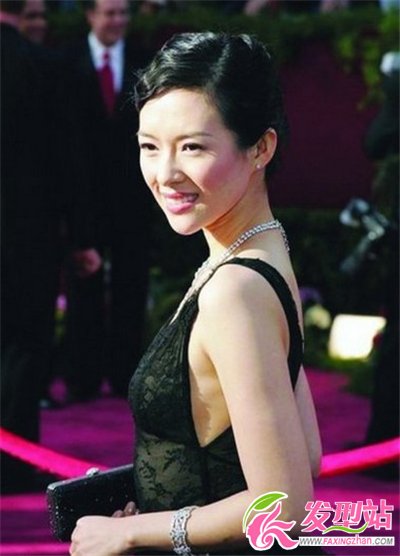 女士參加晚宴選擇什么盤發(fā) 當(dāng)紅女星示范宴會(huì)高貴盤發(fā)發(fā)型