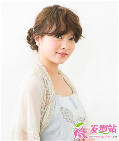 甜美日系水晶花藤編發(fā)發(fā)型 打造高貴溫婉女性氣質(zhì)