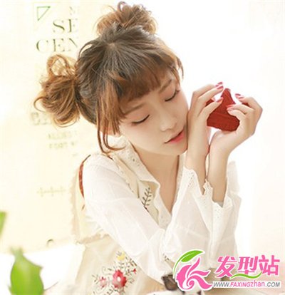 20歲左右女生甜美扎發(fā)發(fā)型 時(shí)尚扎發(fā)演繹激情夏日