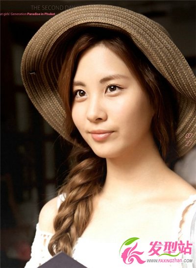 20歲左右女生甜美扎發(fā)發(fā)型 時(shí)尚扎發(fā)演繹激情夏日