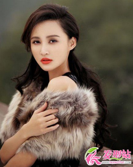 春夏季如何能扎出好看的發(fā)型 中長發(fā)女生甜美可愛扎發(fā)