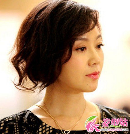 中年女士流行什么發(fā)型 一仆二主閆妮居家發(fā)型