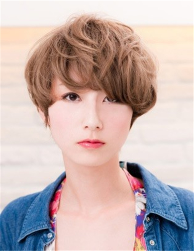 矮個(gè)子女生適合什么樣短發(fā)發(fā)型 蓬松短燙發(fā)發(fā)型最顯個(gè)