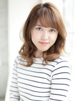 寬臉女生燙什么發(fā)型瘦臉 時尚梨花頭燙發(fā)修顏又減齡