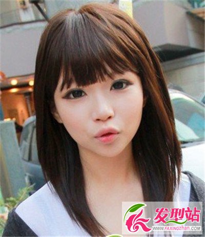 立竿見影的中長發(fā)造型助你減齡 今年中長發(fā)女生流行發(fā)型設計