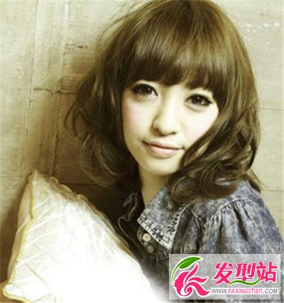 女生時(shí)尚卷發(fā)發(fā)型設(shè)計(jì) 讓對(duì)面的男生全都看過來