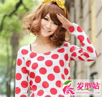 女生時(shí)尚卷發(fā)發(fā)型設(shè)計(jì) 讓對(duì)面的男生全都看過(guò)來(lái)