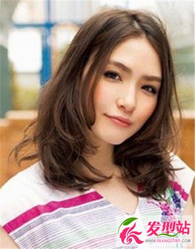 梨花頭+中分=完美+性感 女生時尚瘦臉中分梨花頭發(fā)型