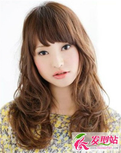 女生流行中卷發(fā)發(fā)型 將你的時(shí)尚放大化