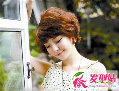 2014女生流行卷發(fā)發(fā)型圖片 小清新卷發(fā)發(fā)型充滿時(shí)尚感