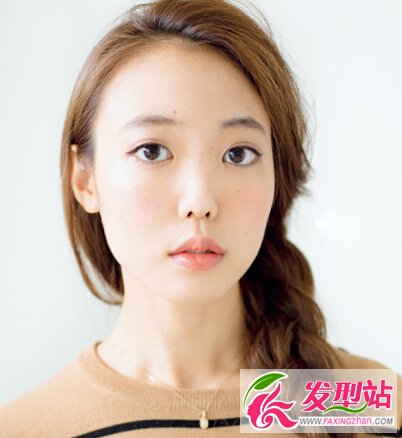 懶美眉一學(xué)就會(huì)的發(fā)型 教你用小發(fā)飾做造型