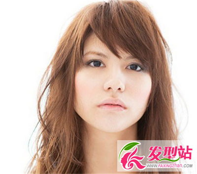 氣質(zhì)長卷發(fā)發(fā)型 隨時隨地充滿正能量