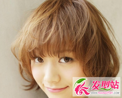 帥氣女生利落短發(fā)造型 女孩子短發(fā)造型也可以甜美可愛