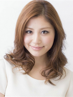 精心圓臉女生卷發(fā)發(fā)型集錦 隨時(shí)隨地散發(fā)時(shí)尚