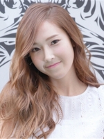 2014流行發(fā)型:長發(fā)女生甜美韓式燙發(fā)發(fā)型