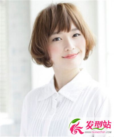 輕松簡單造型通吃 女生卷發(fā)發(fā)型展現(xiàn)百變氣質(zhì)