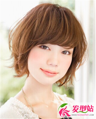 輕松簡單造型通吃 女生卷發(fā)發(fā)型展現(xiàn)百變氣質(zhì)