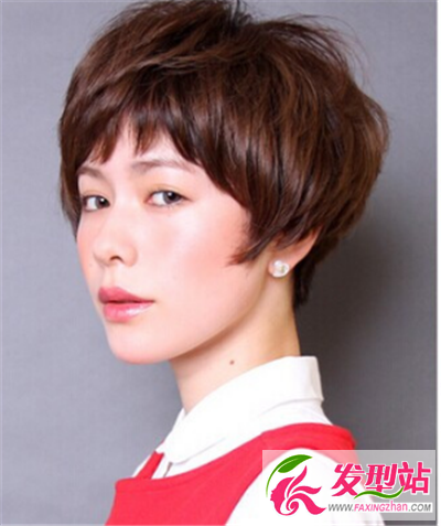 輕松簡單造型通吃 女生卷發(fā)發(fā)型展現(xiàn)百變氣質(zhì)