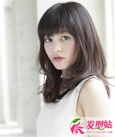 發(fā)型瞬息萬(wàn)變 潮流梨花頭發(fā)型盡顯氣質(zhì)