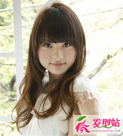 發(fā)型瞬息萬(wàn)變 潮流梨花頭發(fā)型盡顯氣質(zhì)